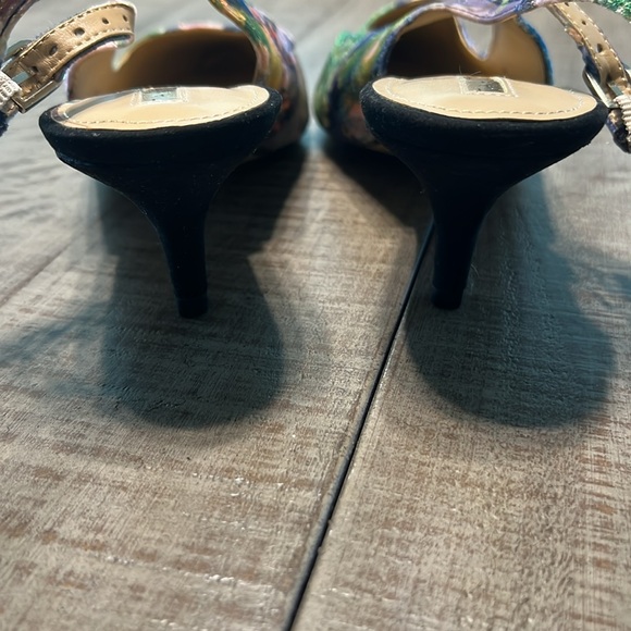 Tahari Saint Floral Slingback Heels NWOB/T Size 9 Beautiful shoes!! - Picture 7 of 9